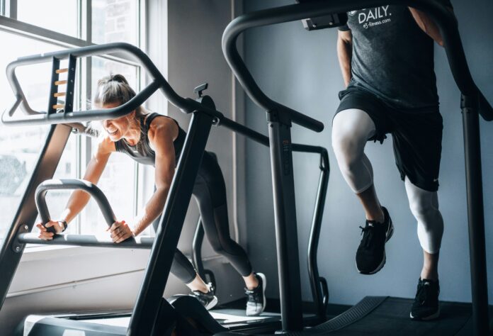 Việc đến phòng gym mỗi ngày vốn dĩ không có hại nhưng cũng không nhất thiết phải duy trì và nâng cao thể lực.(Nguồn: Internet)