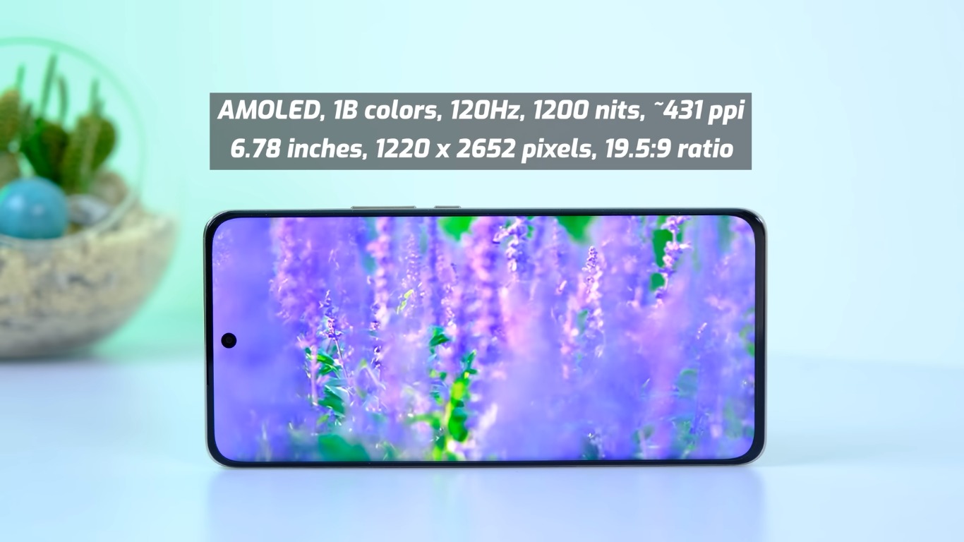 Màn hình sử dụng tấm nền AMOLED lên đến 1 tỷ màu (Ảnh: Internet)