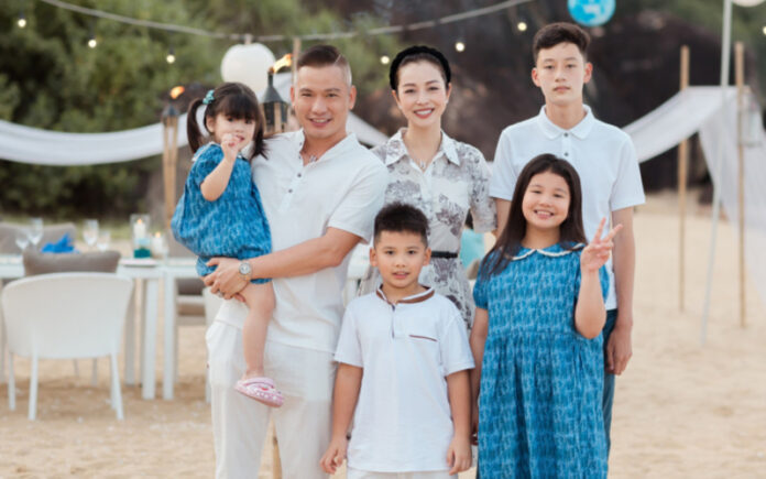 Jennifer Phạm bên chồng doanh nhân và 4 con (Nguồn: Internet)