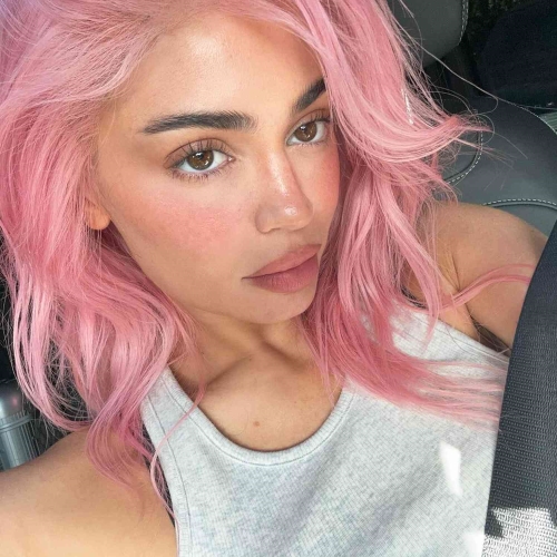 Kylie nhuộm tóc hồng gây bão mạng xã hội. Nguồn: Ảnh tử Internet