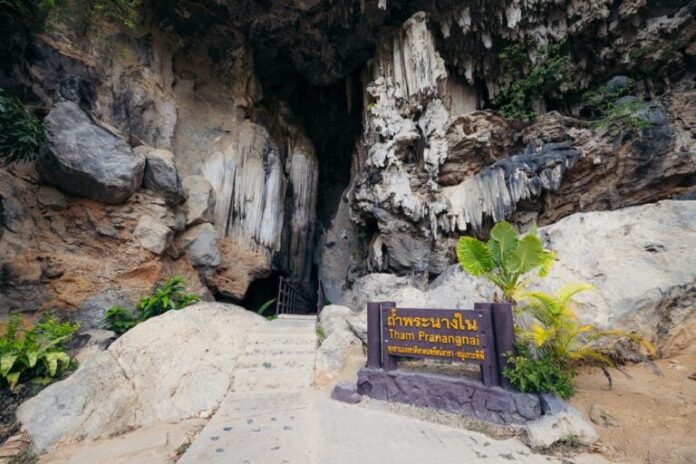 Lối vào hang Tham Phra Nang Nai (Ảnh: Internet)