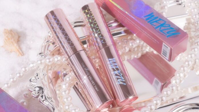 Review son kem lì Merzy The First Velvet Tint V6 Siren – phiên bản cải tiến mới nhất có gì hay? Thiết kế Merzy The First Velvet Tint V6 Siren lấy cảm hứng từ vẻ đẹp của mỹ nhân ngư (Nguồn: Internet)