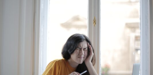 Cơn đau mãn tính có thể xảy ra ở bất kỳ bộ phận nào trên cơ thể bạn và kéo dài hàng tháng hoặc hàng năm.(Nguồn: Internet)