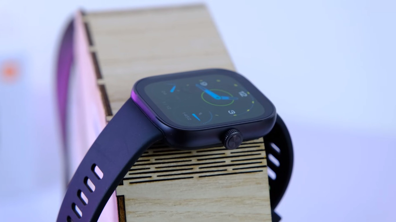 Redmi Watch 4 có thiết kế viền kim loại (Ảnh: Internet)