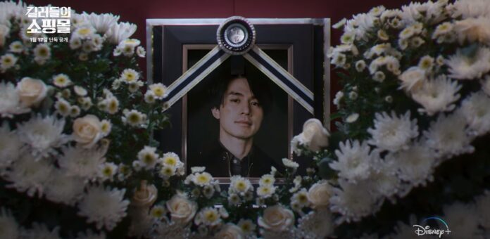 Mở đầu phim bằng cái chết của nam chính Lee Dong Wook (Ảnh: Internet)