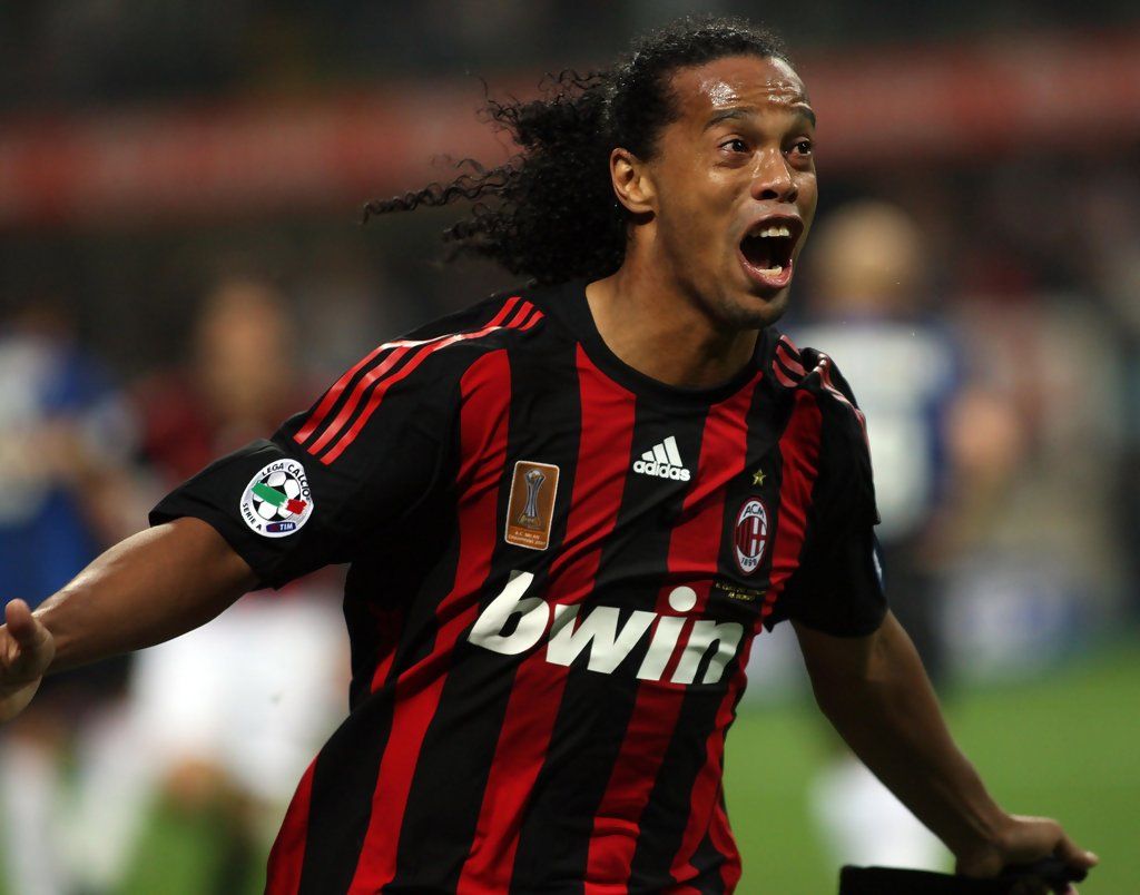 Ronaldinho trong màu áo AC Milan (ảnh: Internet)