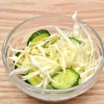 Salad rau củ chua thanh mát, giòn sật giải ngán rất tốt cho ngày Tết (Ảnh: Internet)