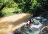 Tắm thác suối nóng ở Khlong Thom, Thái Lan (Ảnh: Internet)