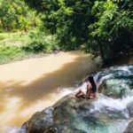 Tắm thác suối nóng ở Khlong Thom, Thái Lan (Ảnh: Internet)