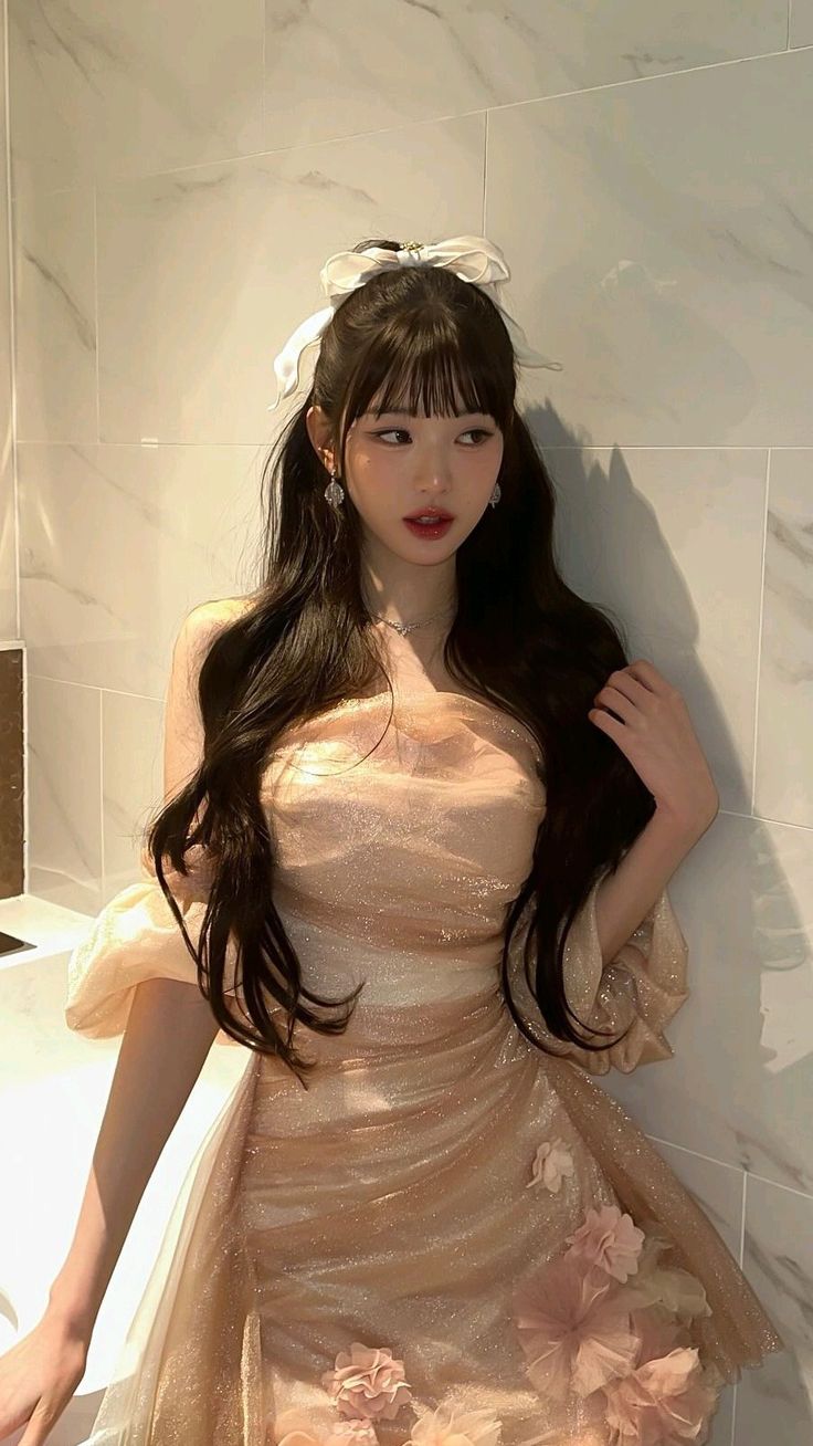 Wonyoung sở hữu sự đáng yêu, ngọt ngào, vẻ điệu đà như nàng công chúa nhỏ nhưng phong cách thì lại rất thời thượng và sang trọng.