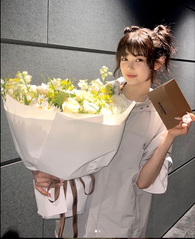 Sinh nhật của Danielle, dân tình chỉ thấy nhãn hàng gửi tặng một bó hoa vô cùng đơn giản.