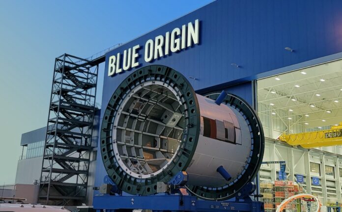 Blue Origin đã thông báo thành công trong việc sản xuất tấm pin mặt trời và dây truyền từ vật liệu có thành phần hóa học giống hệt với "bụi mặt trăng" (Ảnh: Internet)