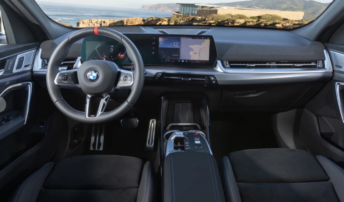 Khoang lái của xe BMW X2 (Ảnh: Internet)