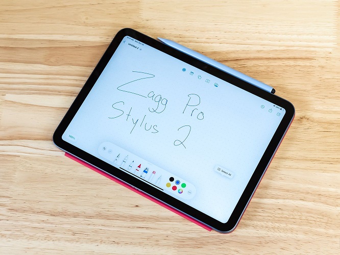 Sử dụng bút ZAGG Pro Stylus 2 để vẽ trên iPad (Ảnh: Internet)