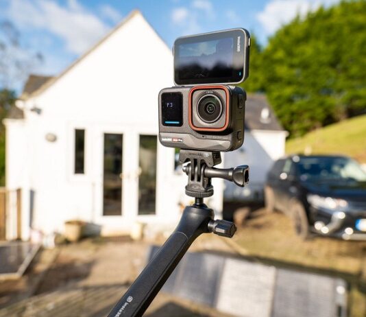Selfie bằng gậy với camera Insta360 Ace Pro (Ảnh: Internet)