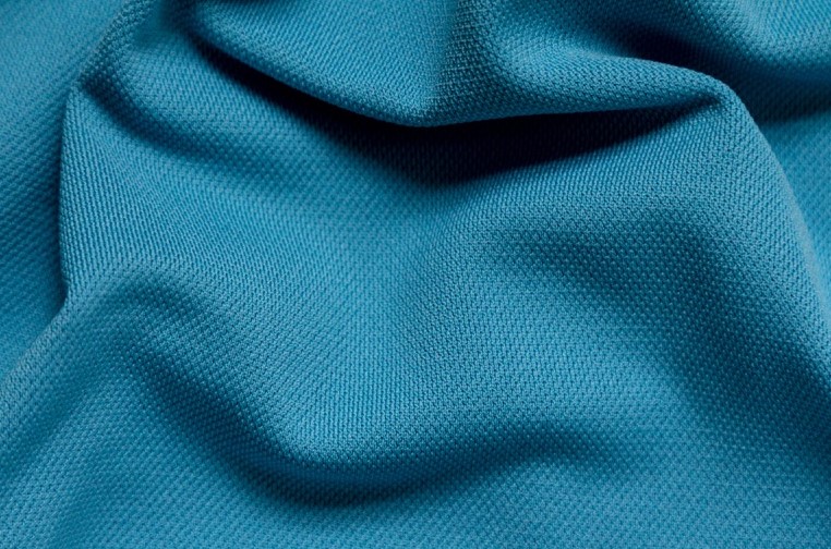 Vải sợi polyester, cực kì mượt và thấm hút, có tính cách nhiệt tốt và khả năng chống cháy và bảo vệ sự an toàn (ảnh: Internet)