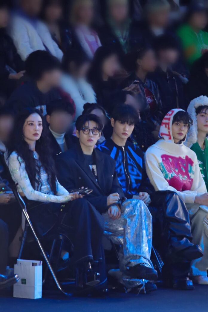Đặng Hồng Hải lên đồ tham dự sự kiên Seoul Fashion Week cùng với 2 vị tiền bối của nhóm nhạc Dongkiz.
