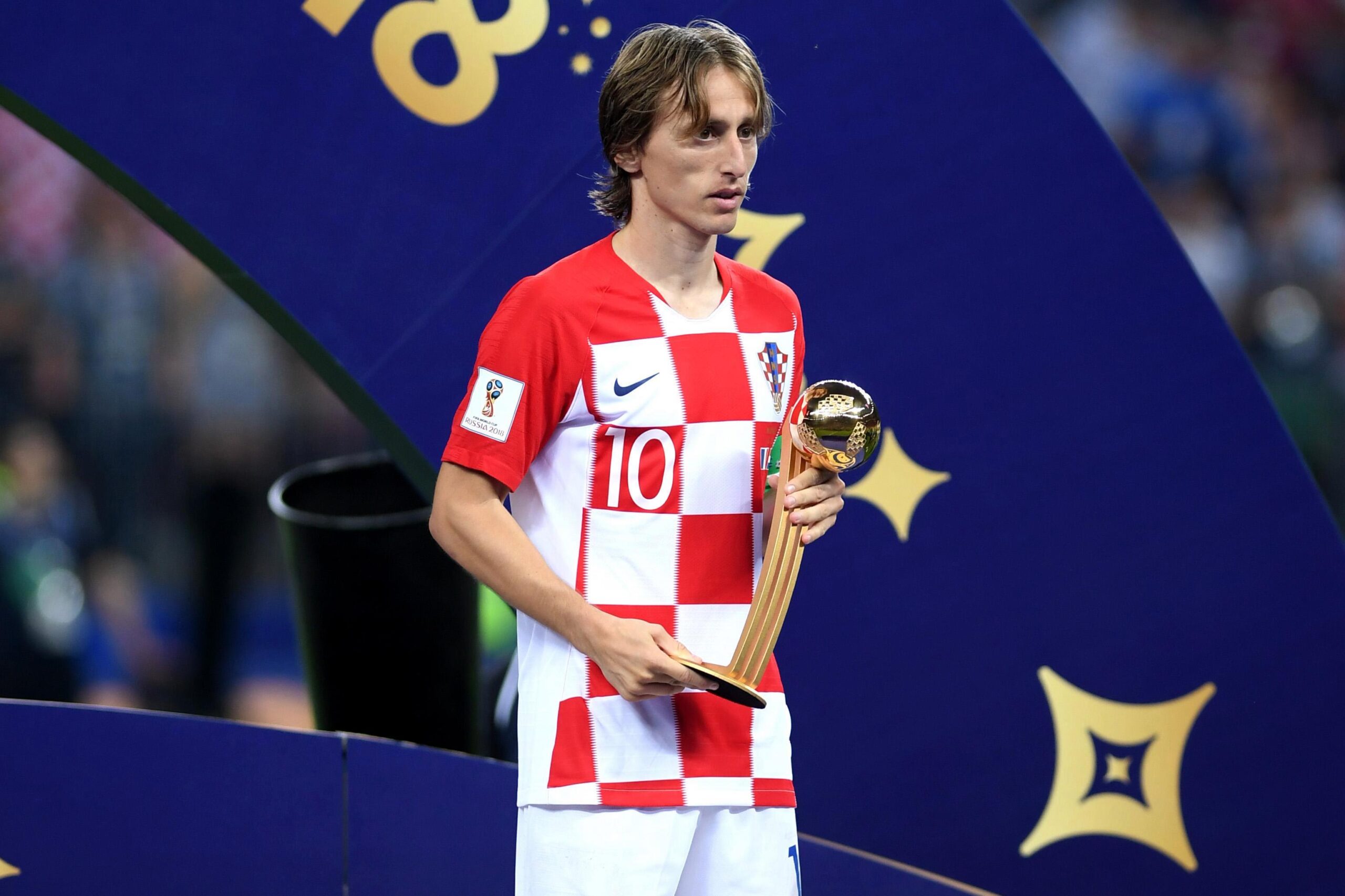 Hình ảnh Luka Modric nhận giải Cầu thủ xuất sắc nhất trong trận chung kết World Cup 2018 (ảnh: Internet)