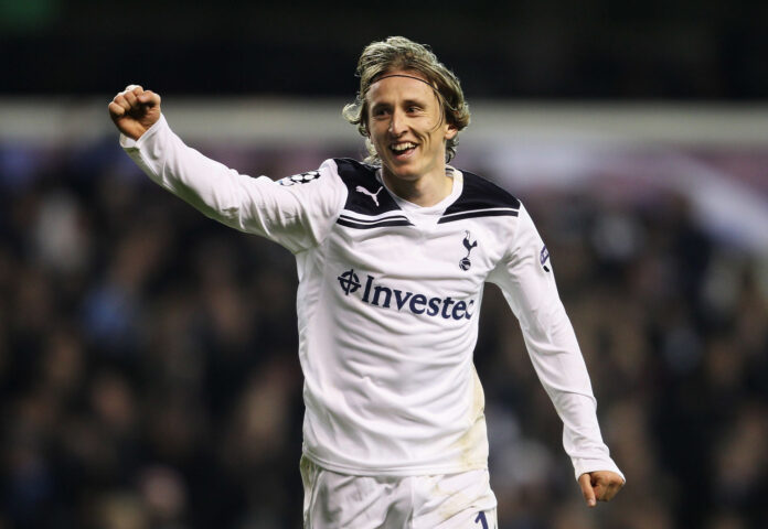 Luka Modric thời khoác áo Tottenham tại Ngoại hạng Anh (ảnh: Internet)