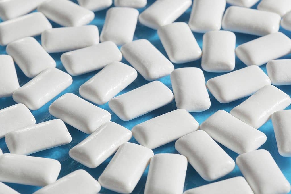 Thận trọng khi nhai kẹo cao su có đường sorbitol (Ảnh: Internet)