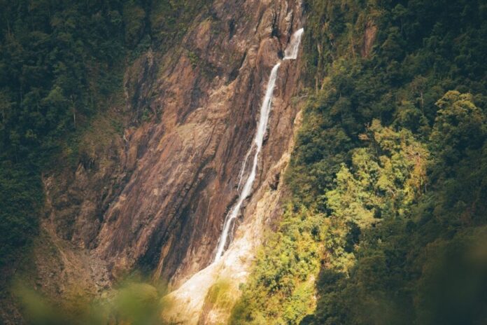 Thác nước trong Công viên Quốc gia Kinabalu (Ảnh: Internet) (Ảnh: Internet)