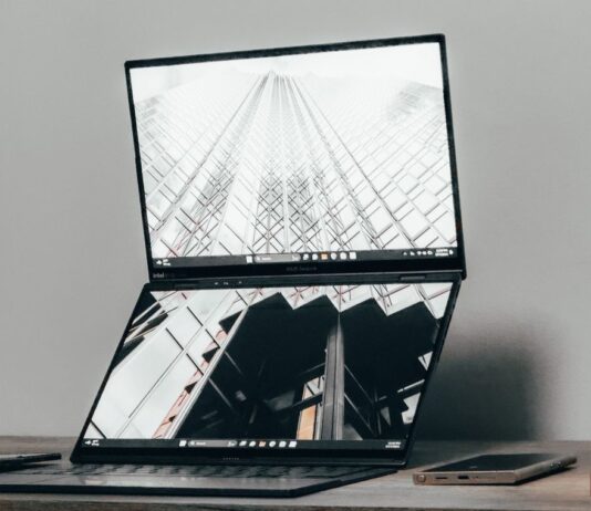 Laptop ASUS Zenbook DUO 2024 (UX8406): Màn hình kép không chỉ đẹp mà thực sự hữu ích Laptop ASUS Zenbook DUO (Ảnh: Internet)