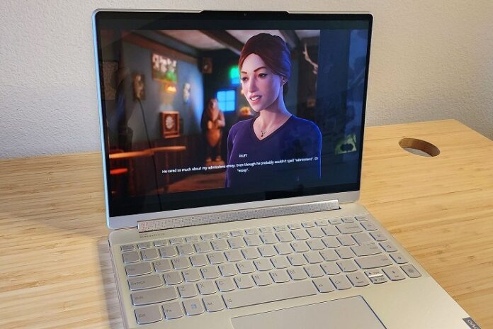Chơi game trên laptop Lenovo Yoga 9i Gen 8 (Ảnh: Internet)