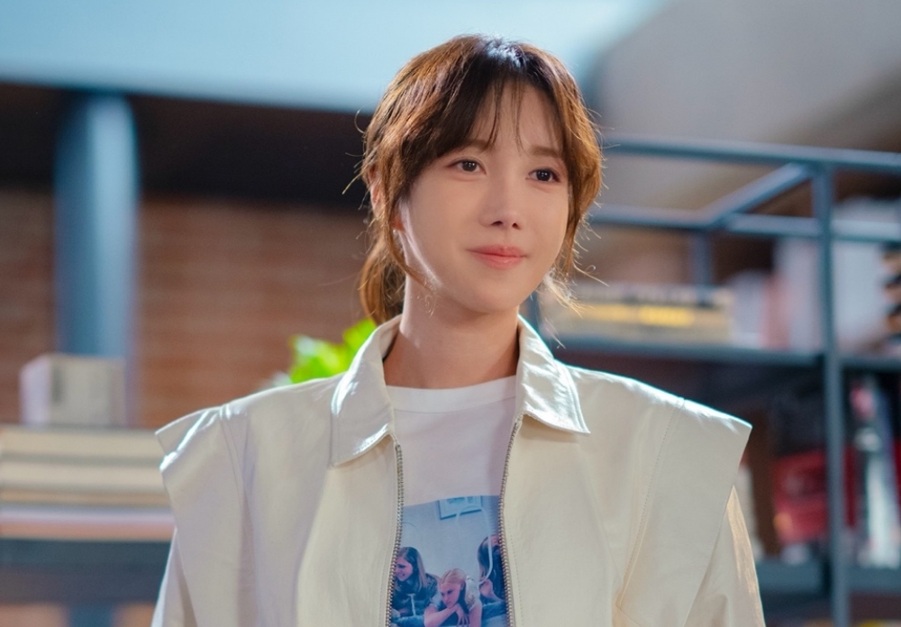 Lee Ji-Ah vào vai Kim Sa-Ra