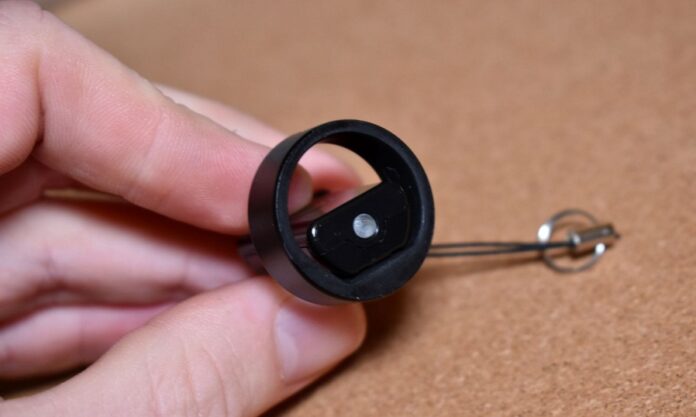 Circular Ring Slim kết nối với bộ sạc USB-C (Ảnh: Internet)