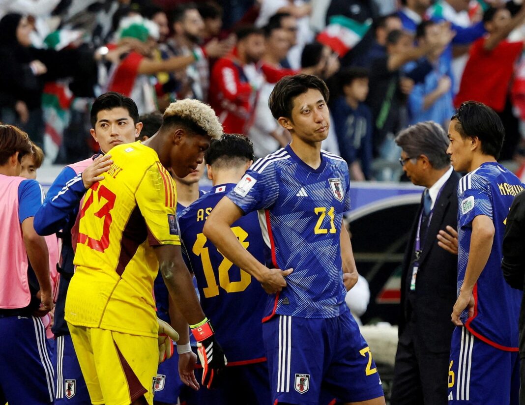 Đội bóng đương kim Á quân là Nhật Bản đã ngậm ngùi dừng bước sau bàn thua phút bù giờ (Ảnh: Internet)