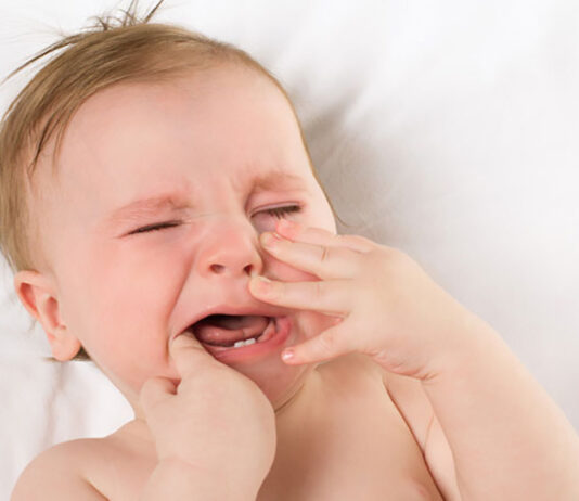 Trẻ bị sốt mọc răng - dấu hiệu nhận biết và cách chăm sóc để trẻ nhanh khỏi (ảnh: Internet)