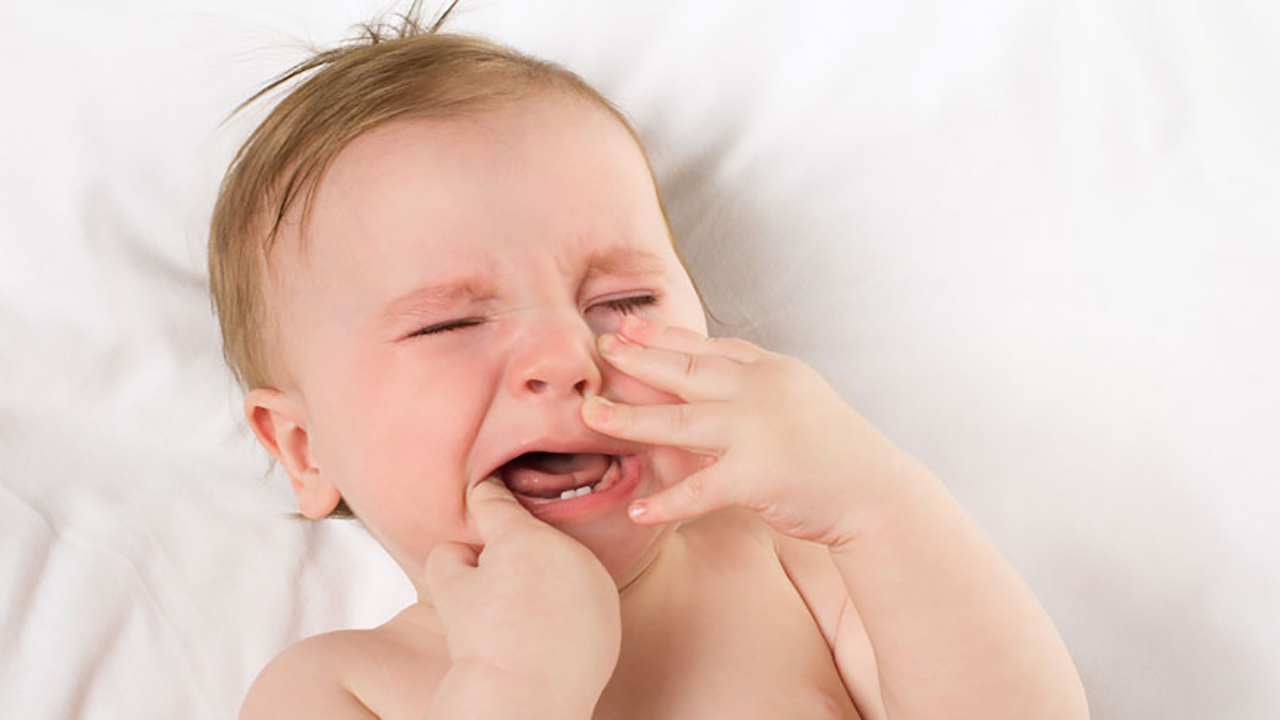 Trẻ bị sốt mọc răng - dấu hiệu nhận biết và cách chăm sóc để trẻ nhanh khỏi (Ảnh: Internet)