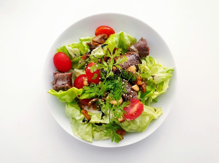 Hãy cân nhắc việc đơn giản là thay đổi các loại rau salad của bạn.(Nguồn: Internet)