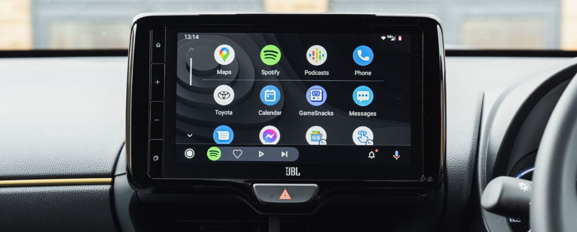 Android Auto có thể thay thế hệ thống thông tin giải trí tích hợp sẵn (Ảnh: Internet)