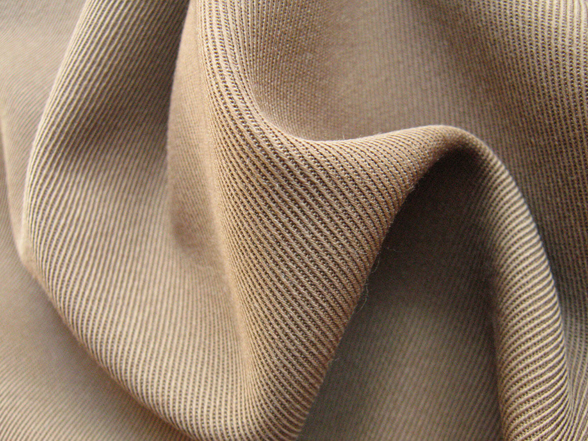 Tìm hiểu vải kaki - loại vải dễ sử dụng, phù hợp với nhiều cá tính thời trang khác nhau (ảnh: Internet)