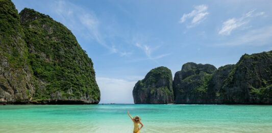 Khám phá Vịnh Maya với cảnh biển đẹp ngất ngây khi du lịch Thái Lan Vịnh Maya và đảo Phi Phi Leh (Ảnh: Internet)