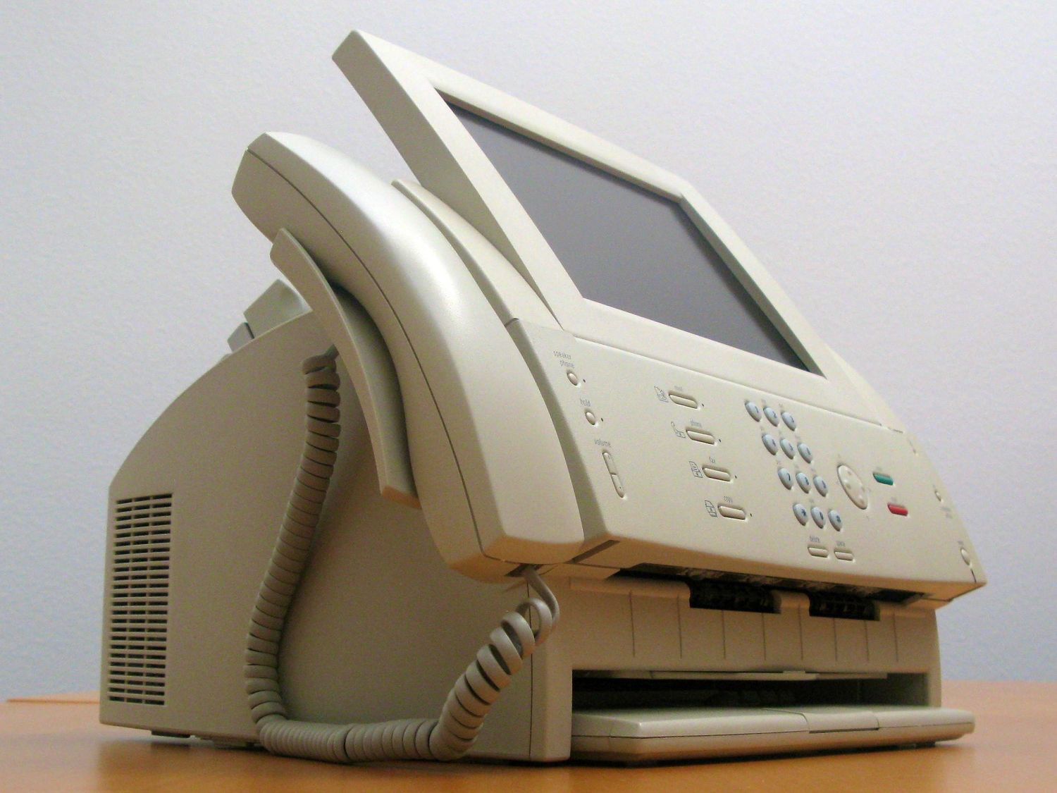 Paladin kết hợp điện thoại, máy fax và máy tính (Ảnh: Internet)
