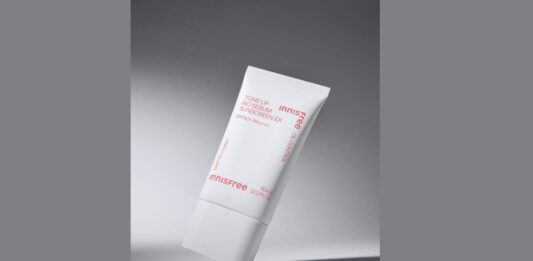 Review kem chống nắng innisfree Tone Up No Sebum SPF 50+PA+++mẫu mới có nâng tone đẹp kiềm dầu tốt?
