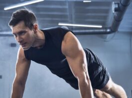 Với động tác chống đẩy, được gọi là chống đẩy trong biệt ngữ cross-fitness, bạn tập luyện cánh tay và cơ thể của mình.(Nguồn: Internet)