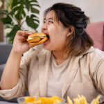 Ăn quá no ảnh hưởng đến sức khỏe ra sao? (Ảnh: Internet)