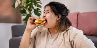 Ăn quá no ảnh hưởng đến sức khỏe ra sao? (Ảnh: Internet)