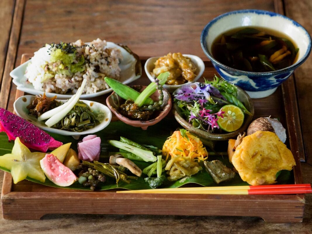 Chế độ ăn Okinawa gồm nhiều rau củ quả (Ảnh: Internet)