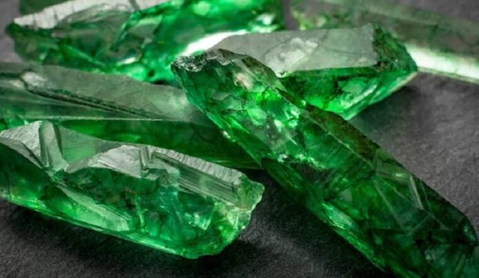 Emerald - Loại đá phong thủy không chỉ làm đồ trang sức đẹp mắt mà còn có ý nghĩa về tâm linh (Ảnh: Internet)