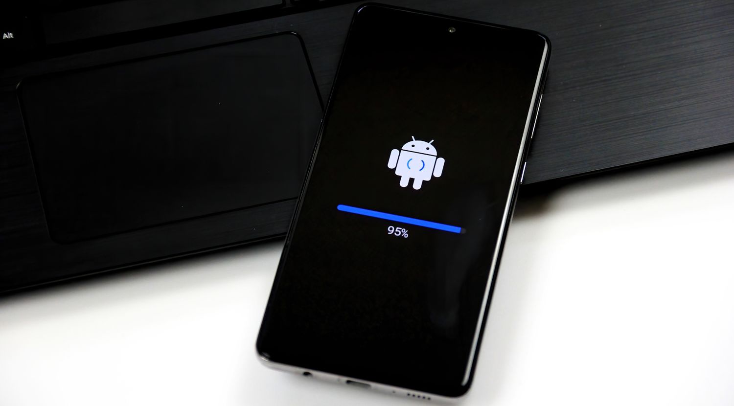 Cập nhật hệ điều hành Android trên điện thoại Samsung (Ảnh: Internet)