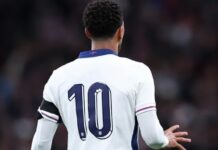 Tại sao áo đấu của các cầu thủ Anh lại mất tên? (Ảnh: Internet)