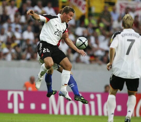 Trang phục thi đấu Euro 2024 của đội tuyển Đức gợi nhớ lại 20 năm trước (Ảnh: Internet)