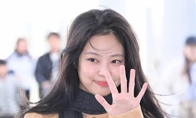 Jennie bị soi thái độ ra sân bay, gây tranh cãi khi nói 4 ngày chưa ngủ Black Pink idol KPOP Jennie Jennie tại sân bay KPOP