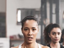 Bạn càng cảm thấy thoải mái trong phòng tập tạ thì bạn càng dễ rơi vào nhịp điệu và thói quen và quên đi một số chi tiết của quá trình tập luyện.(Nguồn: Internet)