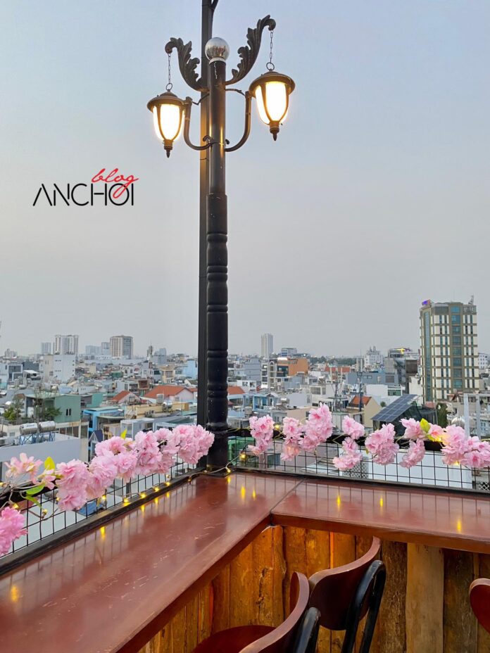 Một góc “sống ảo” tại Vi Vu Rooftop (nguồn: BlogAnChoi)