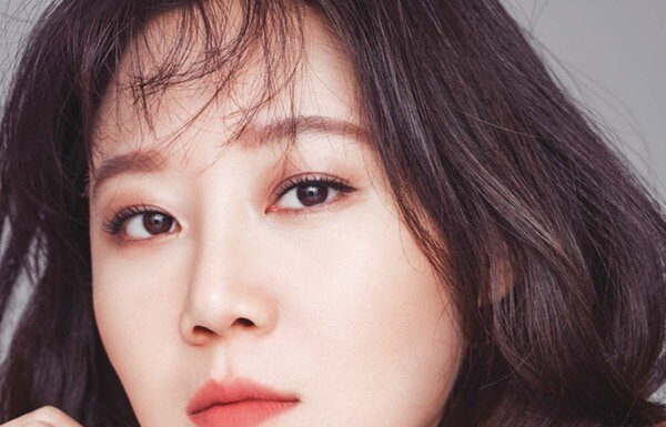 Gong Hye Jin đã phải xin lỗi vì không đẹp bằng nhưng lại đứng chụp hình đôi cùng Kang Da Neul.